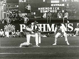 Mike Hendrick batting vs NZ, February 1978.jpg