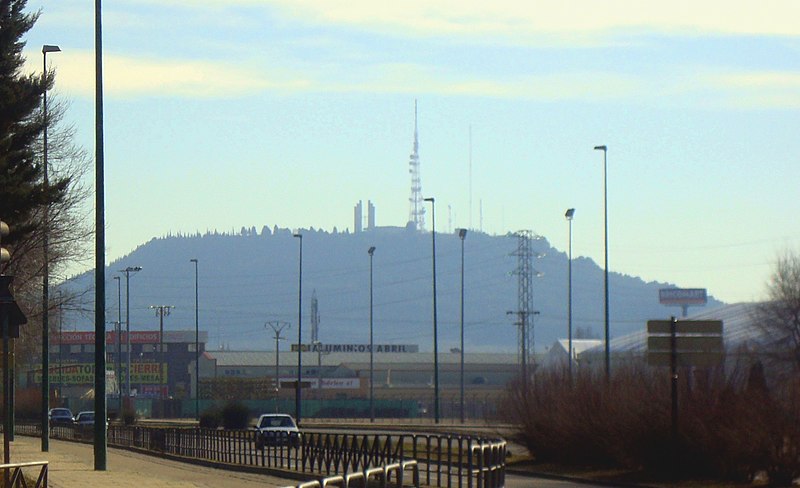 File:Monumento a Onésimo Redondo (cerro de San Cristóbal, Valladolid) 01.jpg