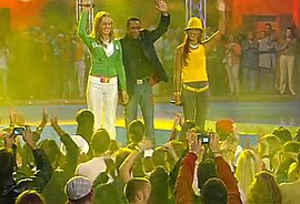 Elnök úr (2004) Elnök úr utolsó balesete (balról jobbra: Franzi, Lazy Dee és Lady Danii) a Die Hit-Giganten című Coco Jamboo-n való megjelenés során