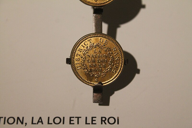 File:Musée d'histoire de Nantes - 346 - Bouton d'uniforme d'un membre de la garde nationale de Nantes.jpg