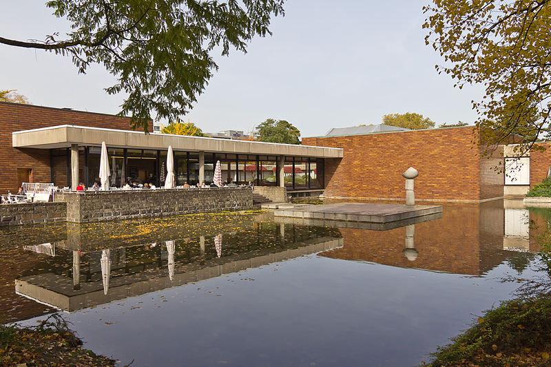 File:Museum für Ostasiatische Kunst Köln - Aachener Weiher und Plastik-1958.jpg