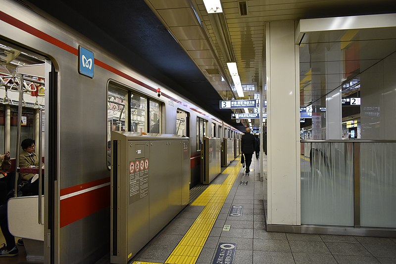 File:Nakano-Sakaue Station 2019a.jpg