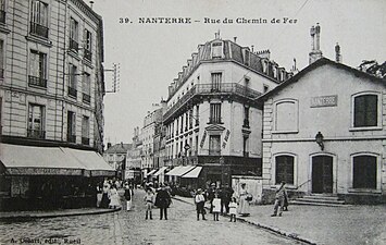 Rue du Chemin-de-Fer et la gare de Nanterre-Ville.