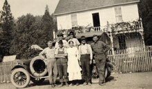 Photo of Cobb family outside Cobb's Hotel in 1921