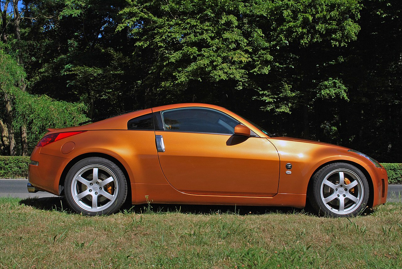 Image of Nissan 350Z Premium Pack sunset orange, 2003, side view