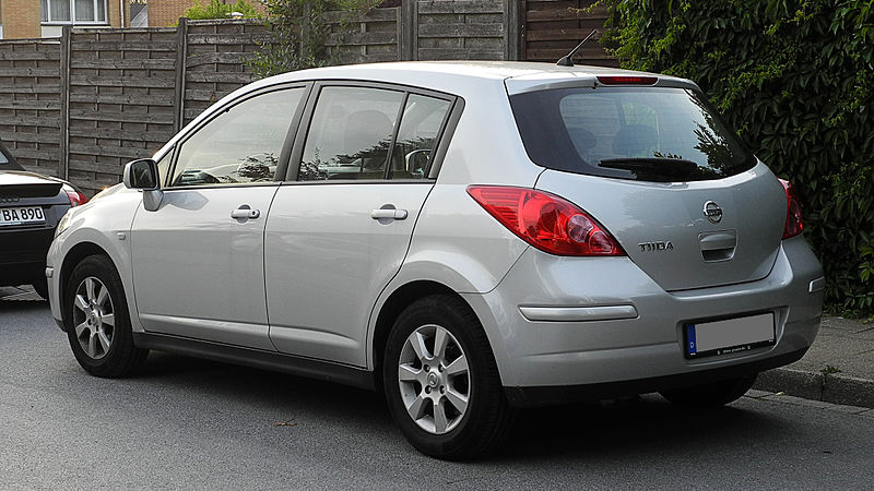 File:Nissan Tiida – Heckansicht, 7. Juni 2011, Mettmann.jpg