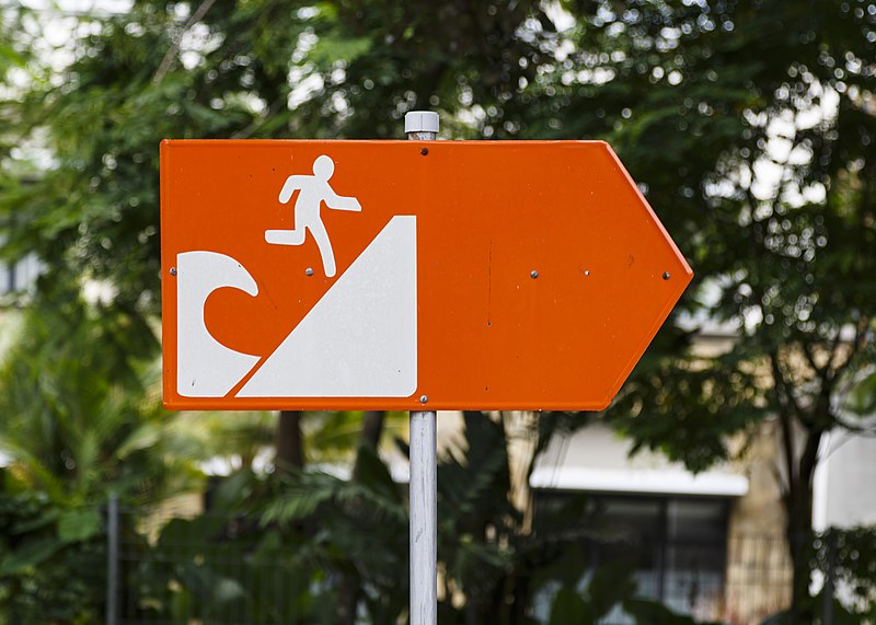 File:Nusa-Dua Bali Indonesia Tsunami-evacuation-sign-01.jpg