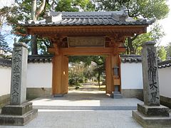 昌光律寺山門