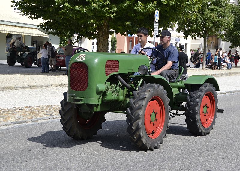 File:Oldtimerumzug Aidenbach 2012-08-12 (32).JPG