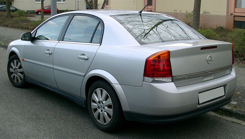800px-Opel_Vectra_C_rear_20080331.jpg