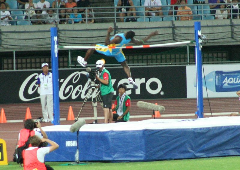 File:Osaka07 D5A MHigh Jump Donald Thomas attempt.jpg