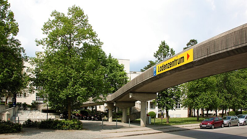 File:Ottobrunn Robert-Koch-Straße Concrete Footbridge.jpg