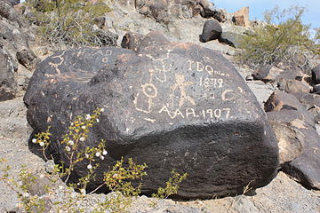 Payl:Painted_Rocks_Petroglyphs_modern_inscriptions.jpg