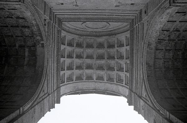 Elements of the arches on the lateral façade. Photo by Paolo Monti