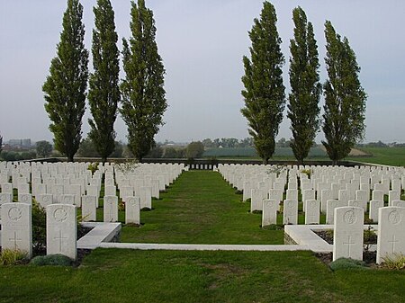 Fail:Passchendaele New British Cemetery 4 - 1418 - onroerenderfgoed.jpg