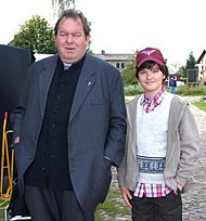 Fischer with Patrick Mölleken on the set of Pfarrer Braun