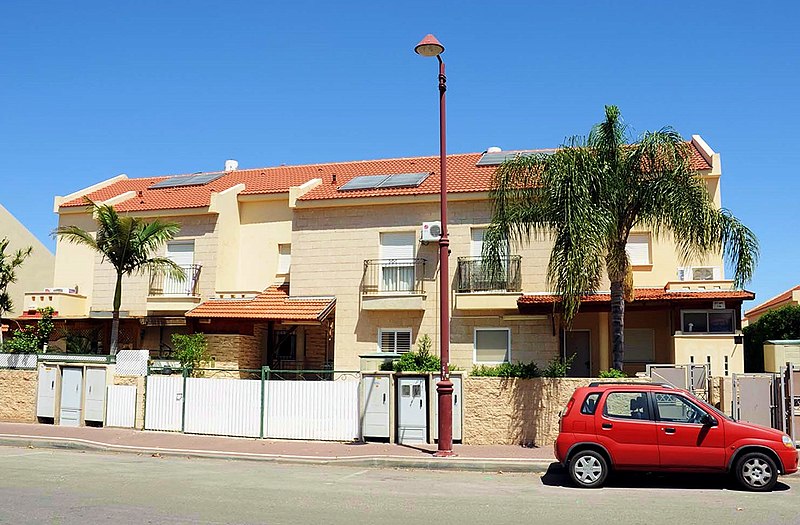 File:Pearl house in Gan Yavne, Israel (2013) פנינת גן יבנה, ישראל.jpg