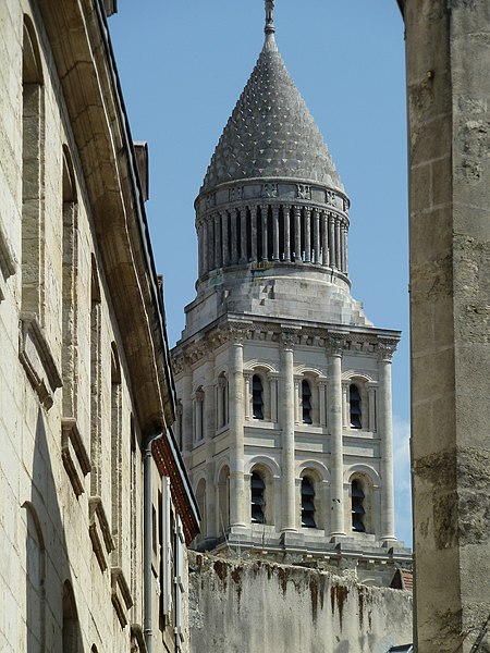 File:Perigueux Cathedrale St Front.jpg