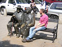 Статуята на Петко и Пенчо Славейкови на площада
