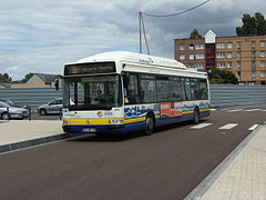 Bus n°428 sur la ligne 9 entre les arrêts Clemenceau et Maison Communale à Grande-Synthe.