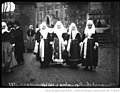 Plougastel Groupe de femmes en costumes traditionnels (11 janvier 1910)