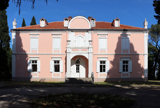 Image: Podgorica, palazzo petrovic, 01