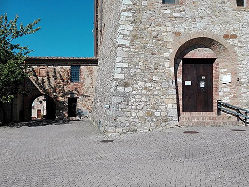 Entrata del museo archeologico di Murlo, a destra la seconda porta di Murlo