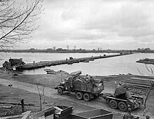 Ninth Army ponton bridge of the Elbe at Bleckede Pontonbrucke bei Bleckede (1945).jpg