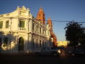 Prédio da Prefeitura Municipal. Aos fundos, a Catedral Angelopolitana