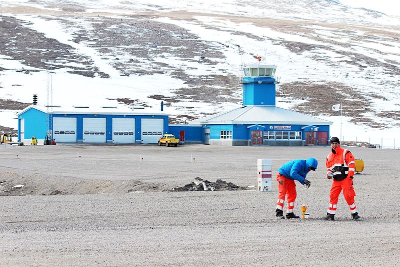 File:Qaarsut Airport (28336136341).jpg