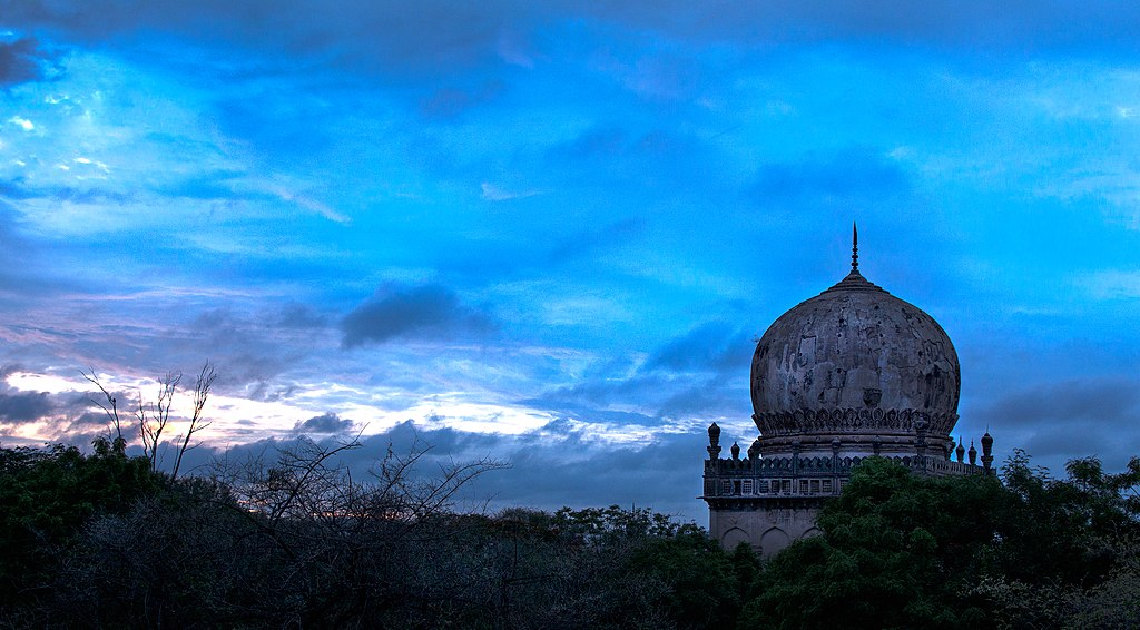 Qutb Shahi Tomb Entrance.jpg