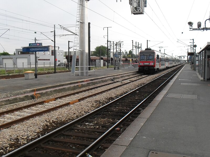 File:RER D - Gare Goussainville 20.jpg