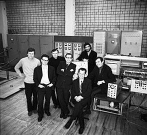 מכון קורצ'טוב לאנרגיה אטומית, עם צוות פרויקט השדה המגנטי, 1974.