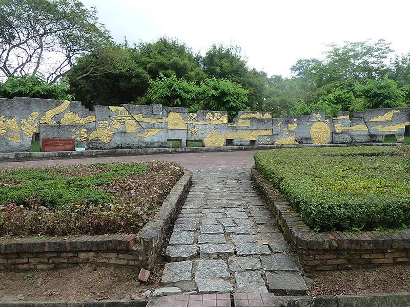 File:Red Detachment of Women Memorial Park (11).jpg