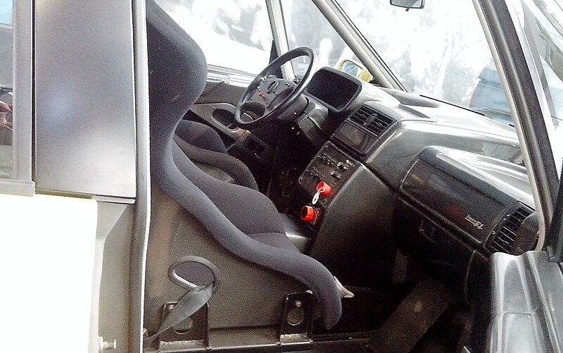 File:Renault Espace F1 2.jpg