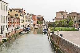 Rio de San Trovaso et campo.jpg