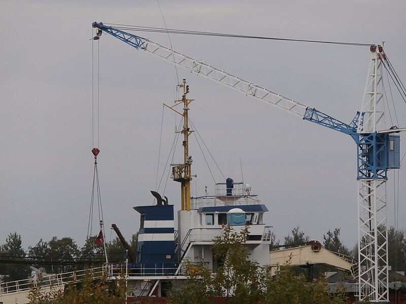 File:Roseburg in the Dock 2 Lahesuu sadam Tallinn 23 September 2015.JPG