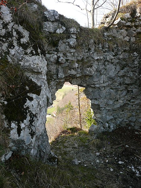 File:Ruine Leonstein Torbogen.JPG