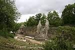 Noyers-sur-Serein.jpg kalesinin kalıntıları