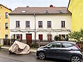 Wohnhaus in geschlossener Bebauung, mit Vorgarten