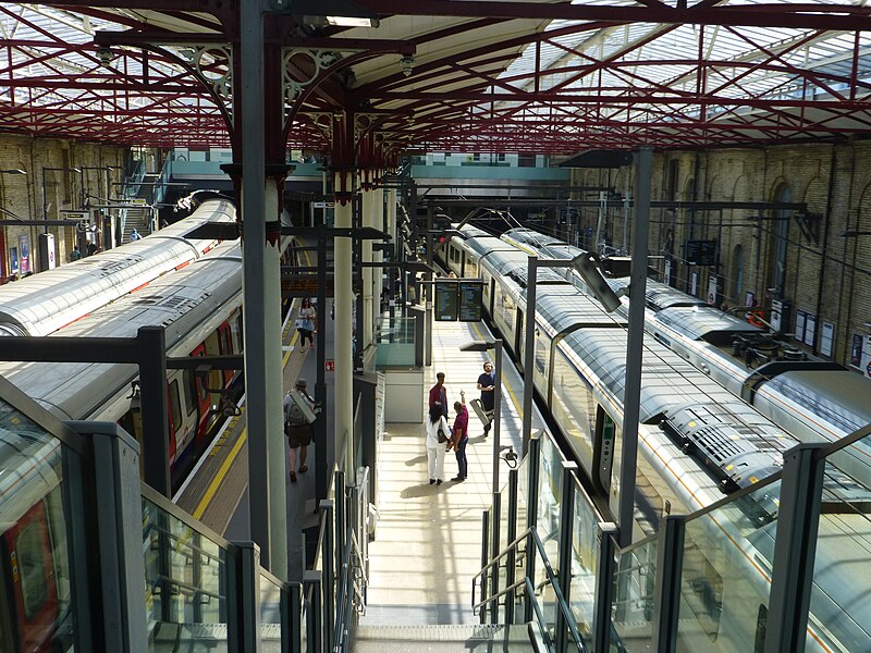 File:S-Class700-Farringdon-P1460015 (41669745755).jpg