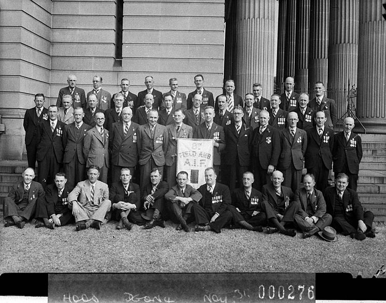 File:SLNSW 12775 Returned soldiers 8th Field Ambulance taken for Miss Coxon AIF.jpg