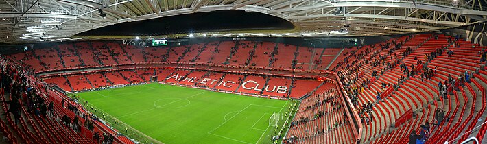 San Mames estadioaren barnealdearen ikuspegi panoramikoa, Euskal futbol selekzioa eta Kataluniako futbol selekzioaren partiduaren ondorengoan. 2014ko abenduaren 28a.