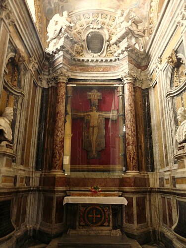 The Cross of Maestro Guglielmo Sarzana-cattedrale-altare4.jpg