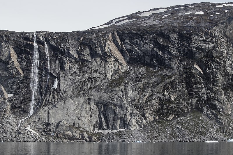 File:Scenic view of Greenland icebergs in Baffin Bay in Disko Bay - Buiobuione photo 29.jpg