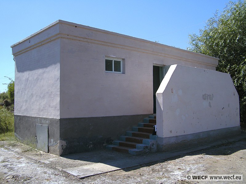 File:Schooltoilet in Karabugha (5866069792).jpg