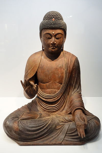 File:Seated Amida Nyorai (Amitabha), Kamakura period, 12th-13th century, wood with gold leaf and inlaid crystal eyes - Tokyo National Museum - DSC05345.JPG