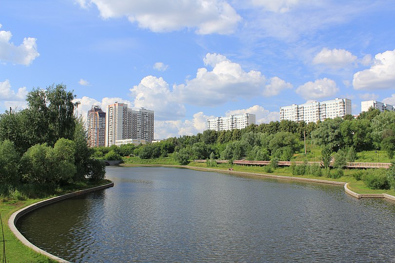 Тропарево никулино. Парк школьников в Тропарево-Никулино. Лесопарк Тропарево-Никулино. Тропаревский лесопарк. Парк школьников на Никулинской.