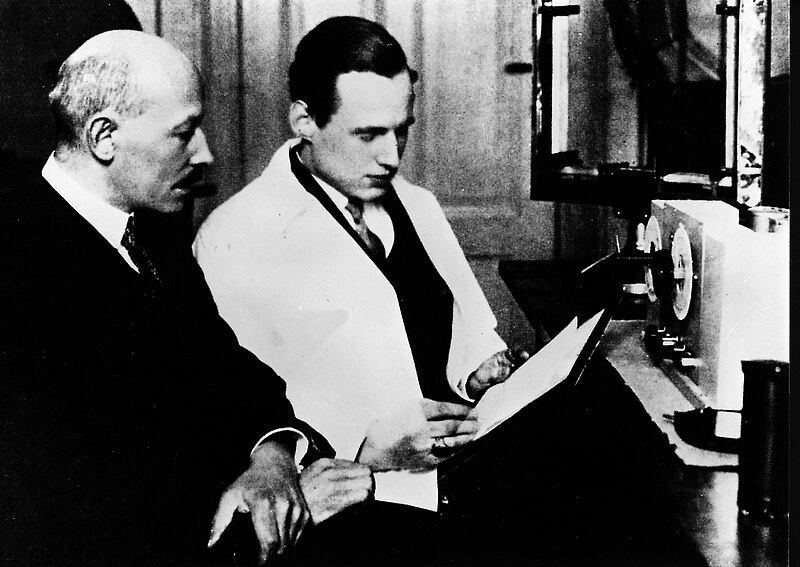 File:Siegmund Loewe & Manfred von Ardenne.jpg