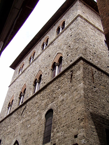 File:Siena, Palazzo Tolomei..jpg